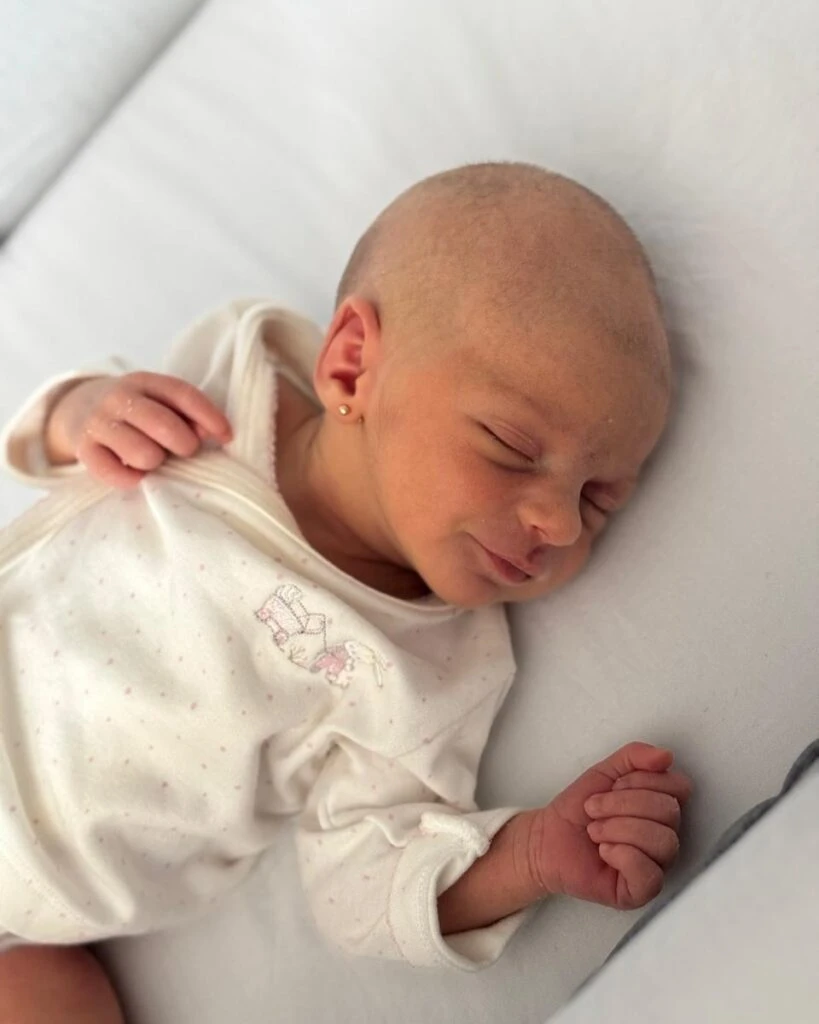 Las fotos de Amanda, la hija de Fede Hoppe y Maca Rinaldi, a un mes de su nacimiento. Foto: IG