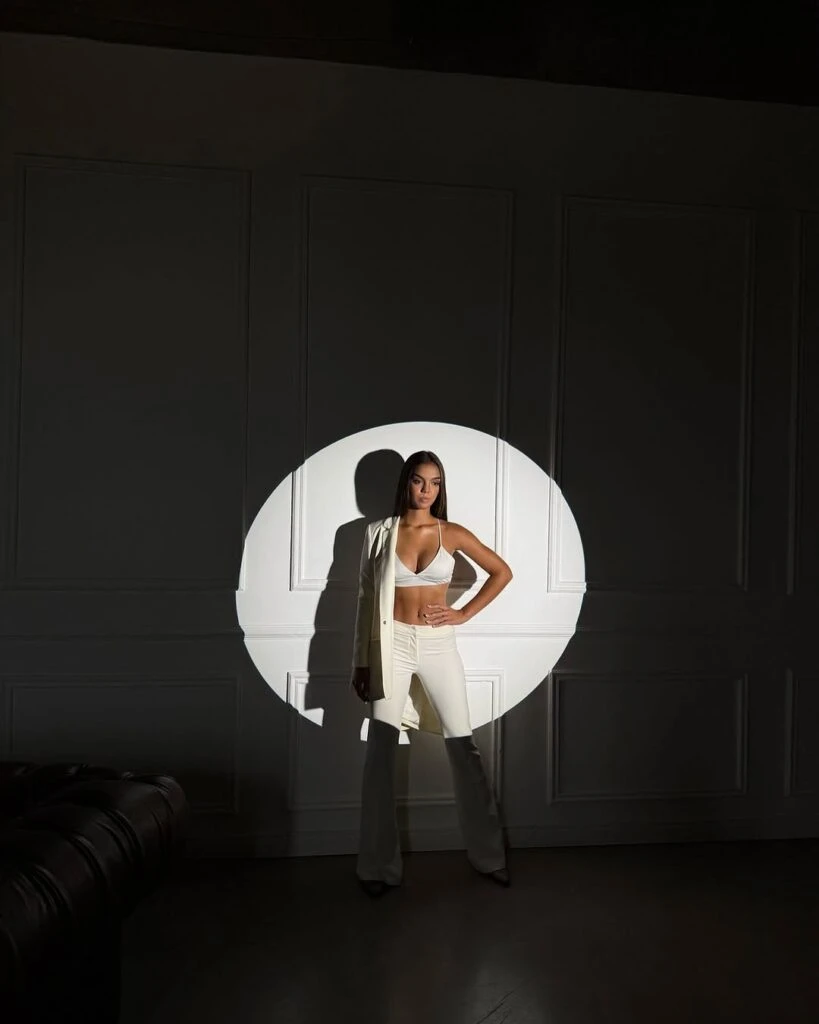 El book de Jazmín Romero, la hija de Eliana Guercio