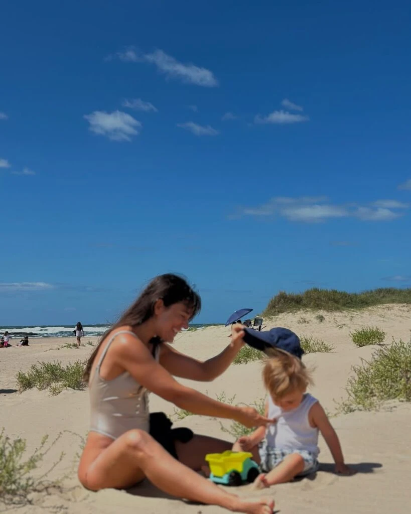 Las fotos de las vacaciones de la trilliza María Emilia junto a su hija Sonia Zavaleta. Foto: IG.