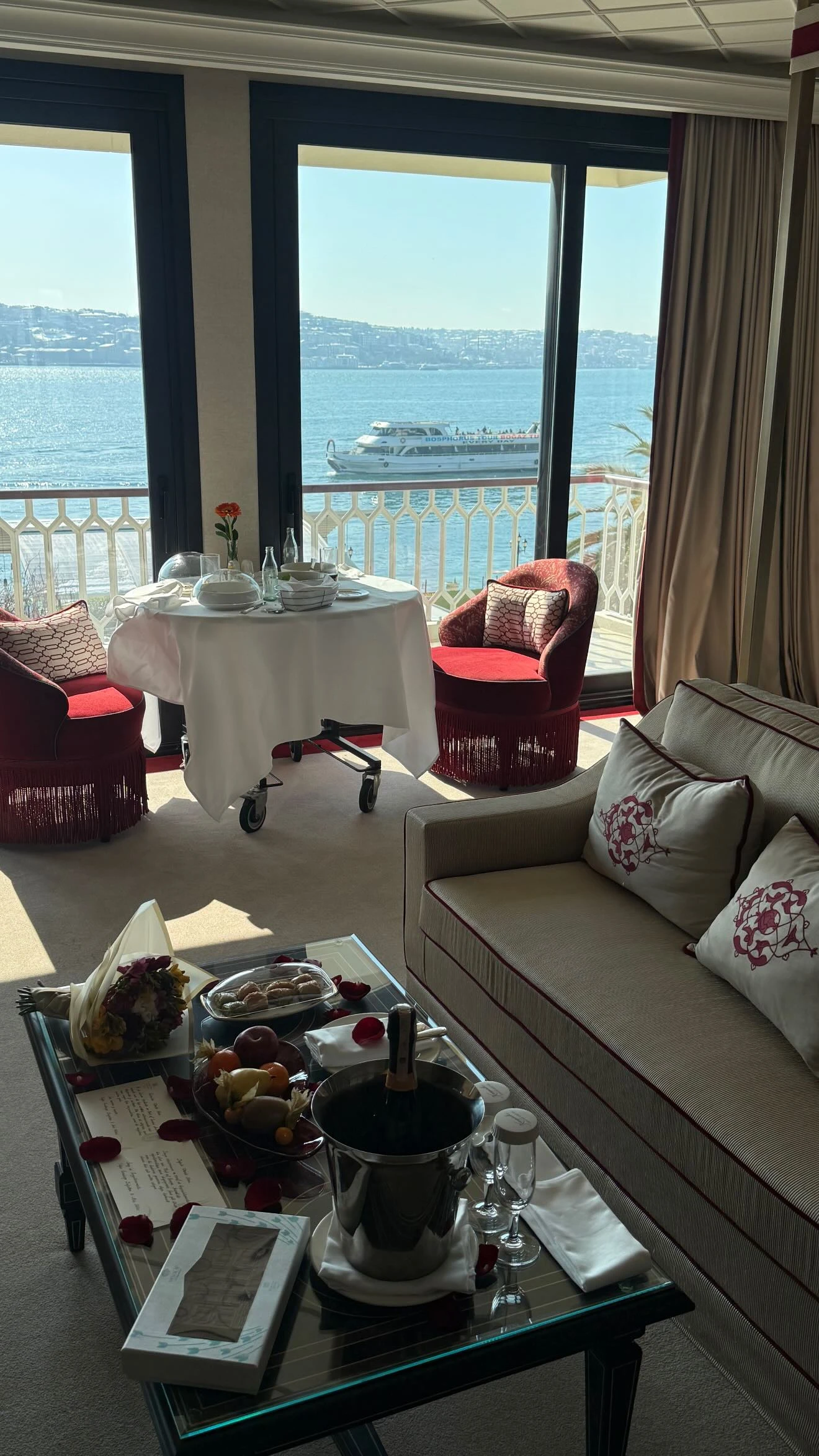 Así es la vista desde una de las habitaciones del Ciragan Palace Kempinski. Foto: IG.
