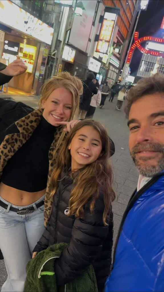 Nico y Rufina Cabré con Rocío Pardo en Japón