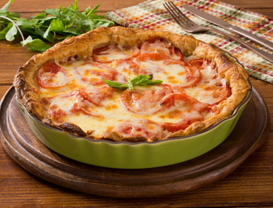 Tarta express de tomate y queso: la original receta con masa de galletitas