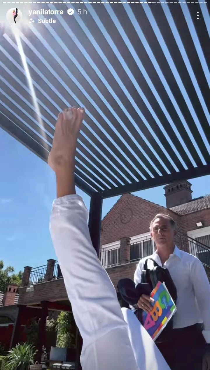 La panelista mostró su dedo quebrado por medio de un video. Fotos: Captura.