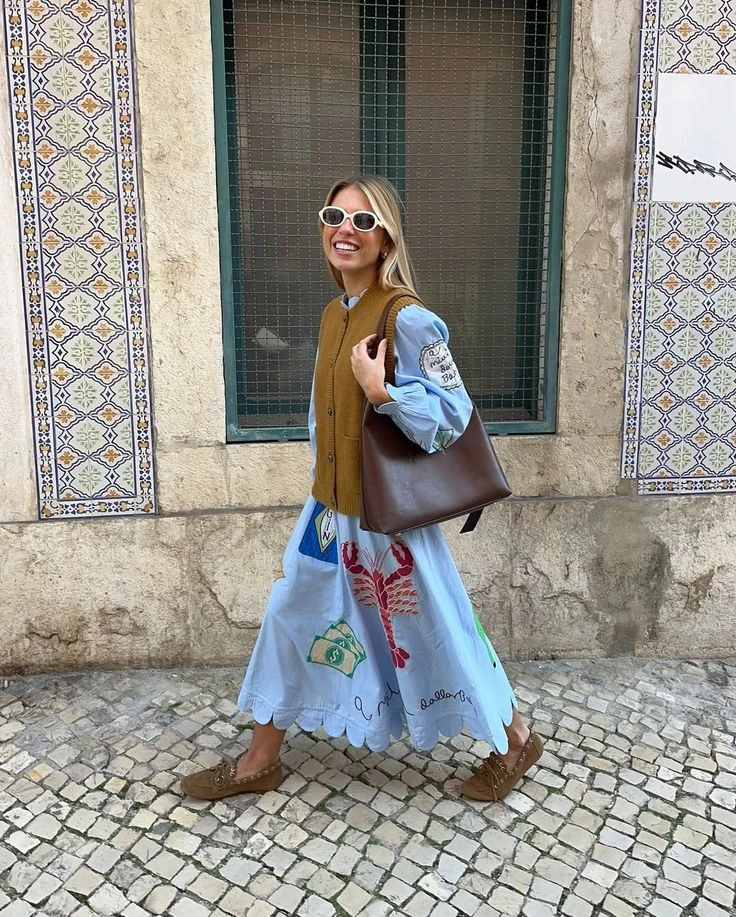 así se llevan las zapatillas venecianas, el zapato de media estación furor en Europa