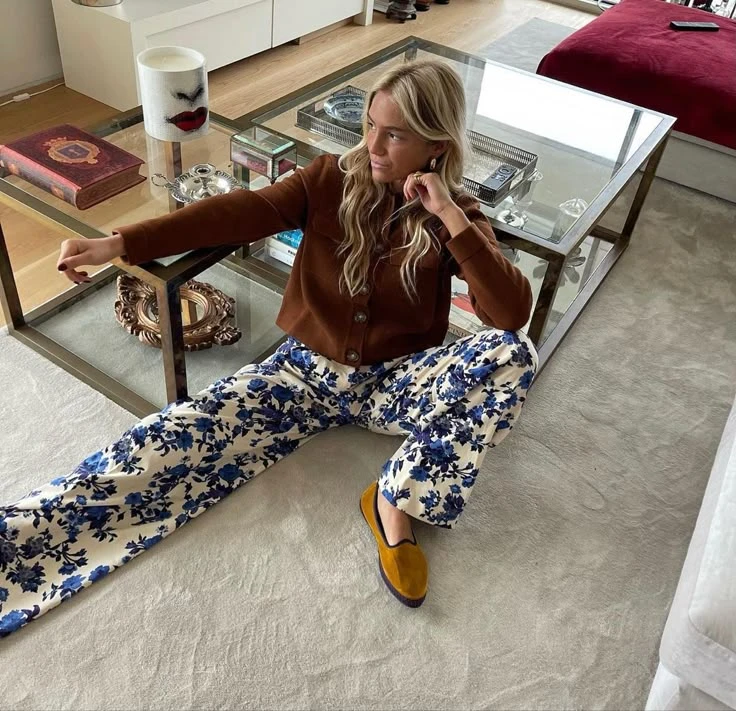 Buscas comodidad y estilo italiano? Descubre las nuevas zapatillas venecianas de Mango, un calzado clásico y elegante ideal para primavera y verano, inspirado en la tradición italiana y perfecto para cualquier ocasió