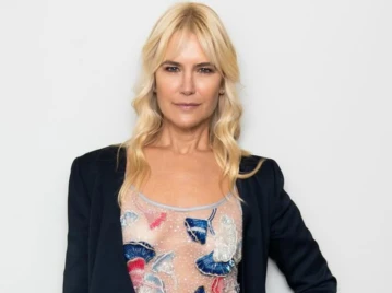 el look de tendencia de Valeria Mazza para el desfile de armani en Milán