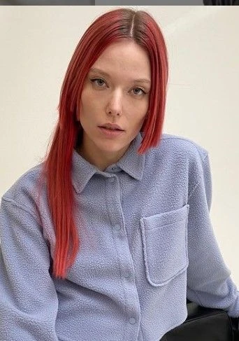 En versión tonos cobrizos