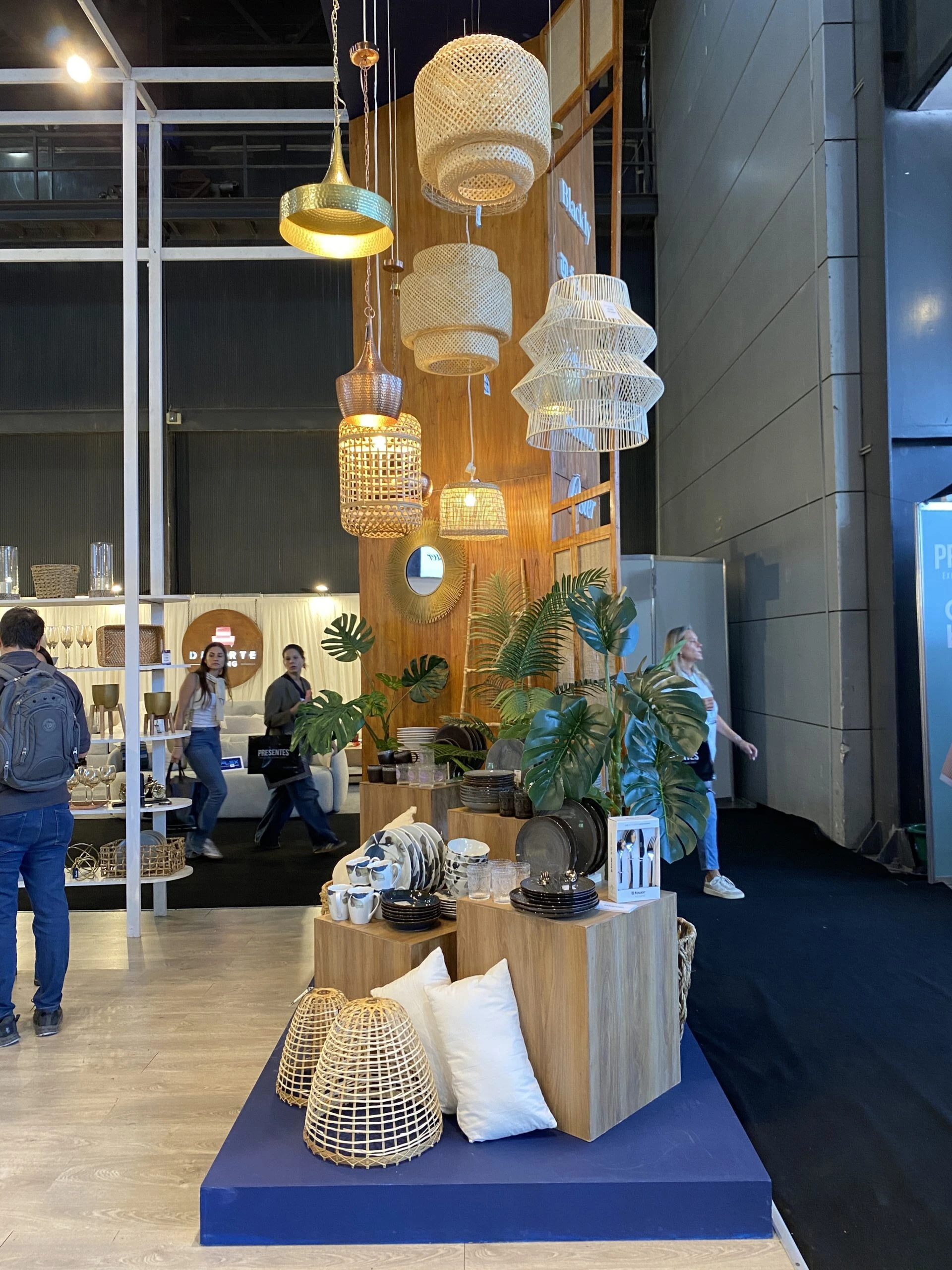 Luces y accesorios deco en Expo Presentes 2025.