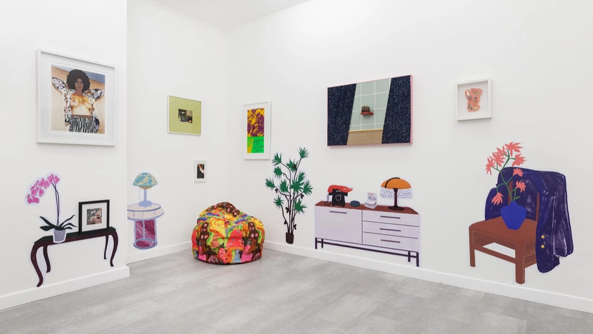 Una fascinante habitación decorada con perspectiva plana. 