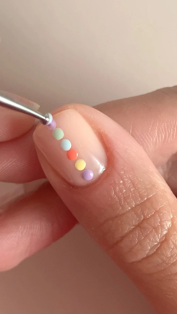 Dotting nail art