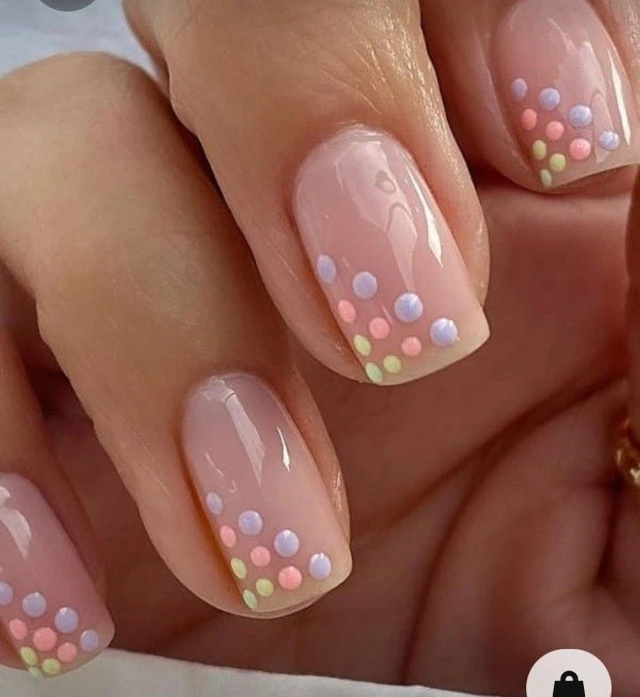 Dotting nail art