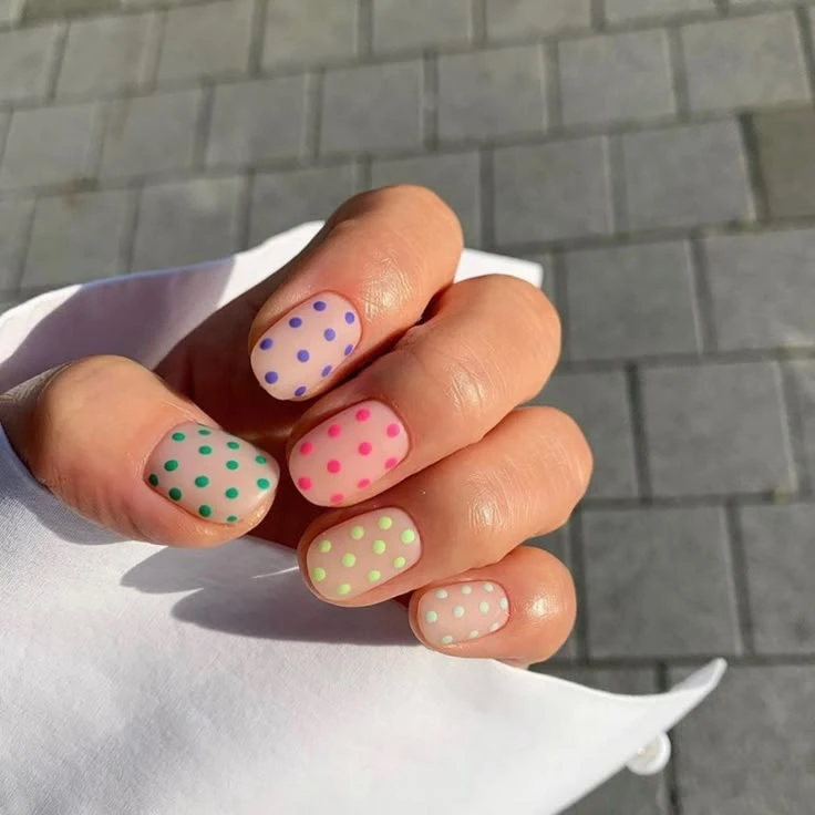 Dotting nail art