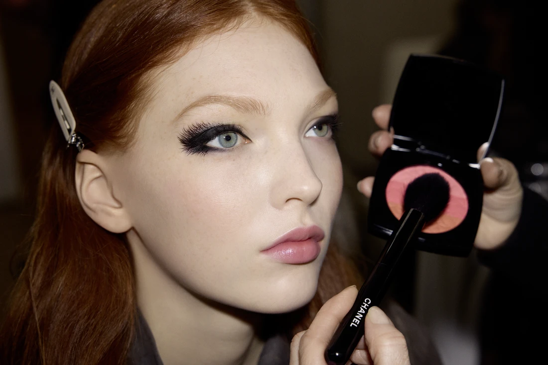 Ojos punk, la propuesta de Chanel en la Semana de la Moda de París