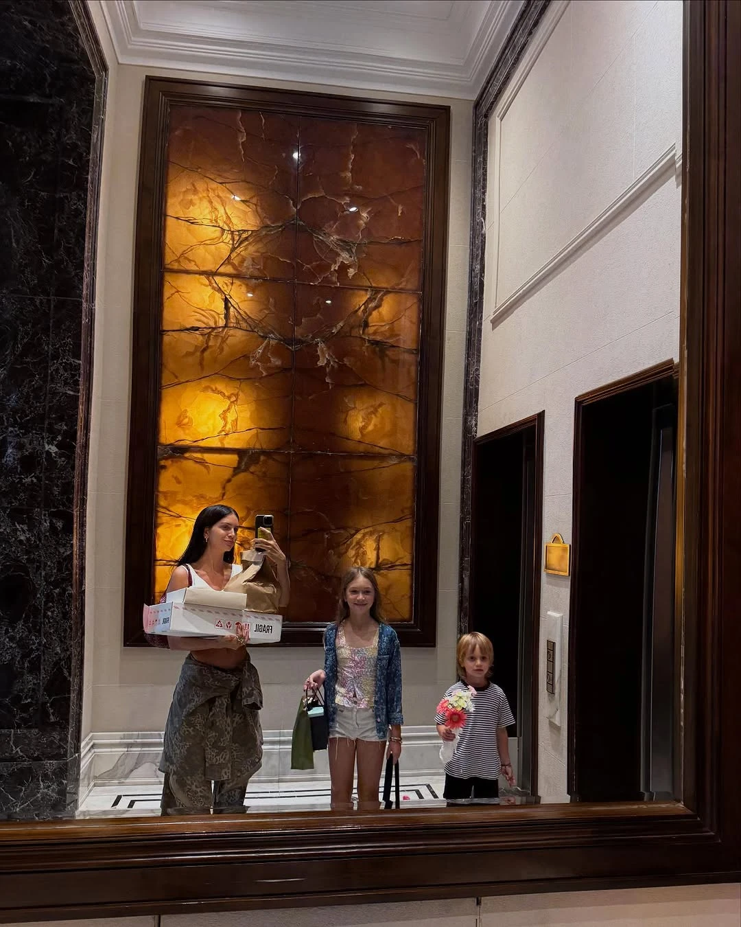 Así llegaba Zaira al Chateau Libertador con sus hijos para el festejo del cumple de su mamá