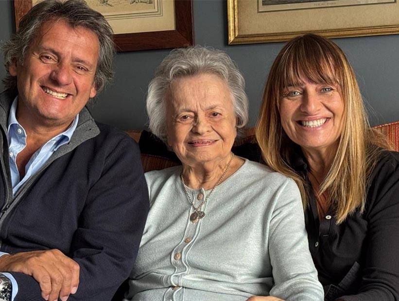 Las fotos de Gabriela Arias Uriburu celebrando sus 60 años: con su mamá de 96 y su hermano mellizo, José