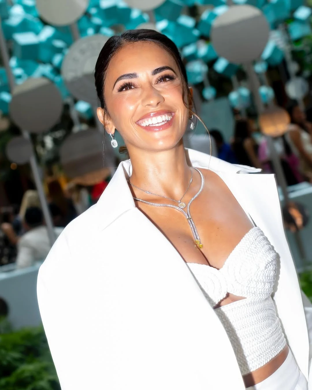 Antonela Roccuzzo deslumbró en Miami con un look sastrero chic