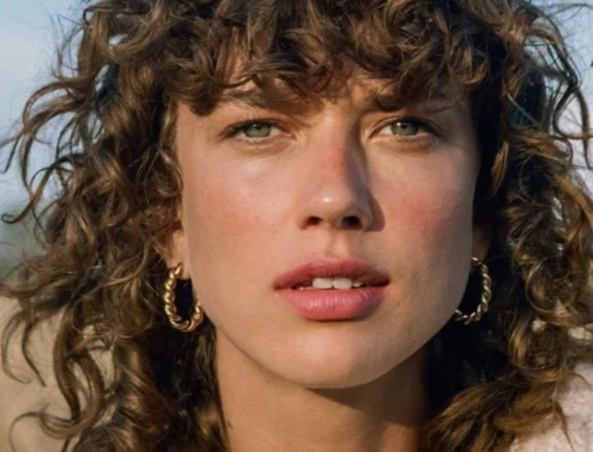 Curly wolf cut, el corte ideal para potenciar tus rulos