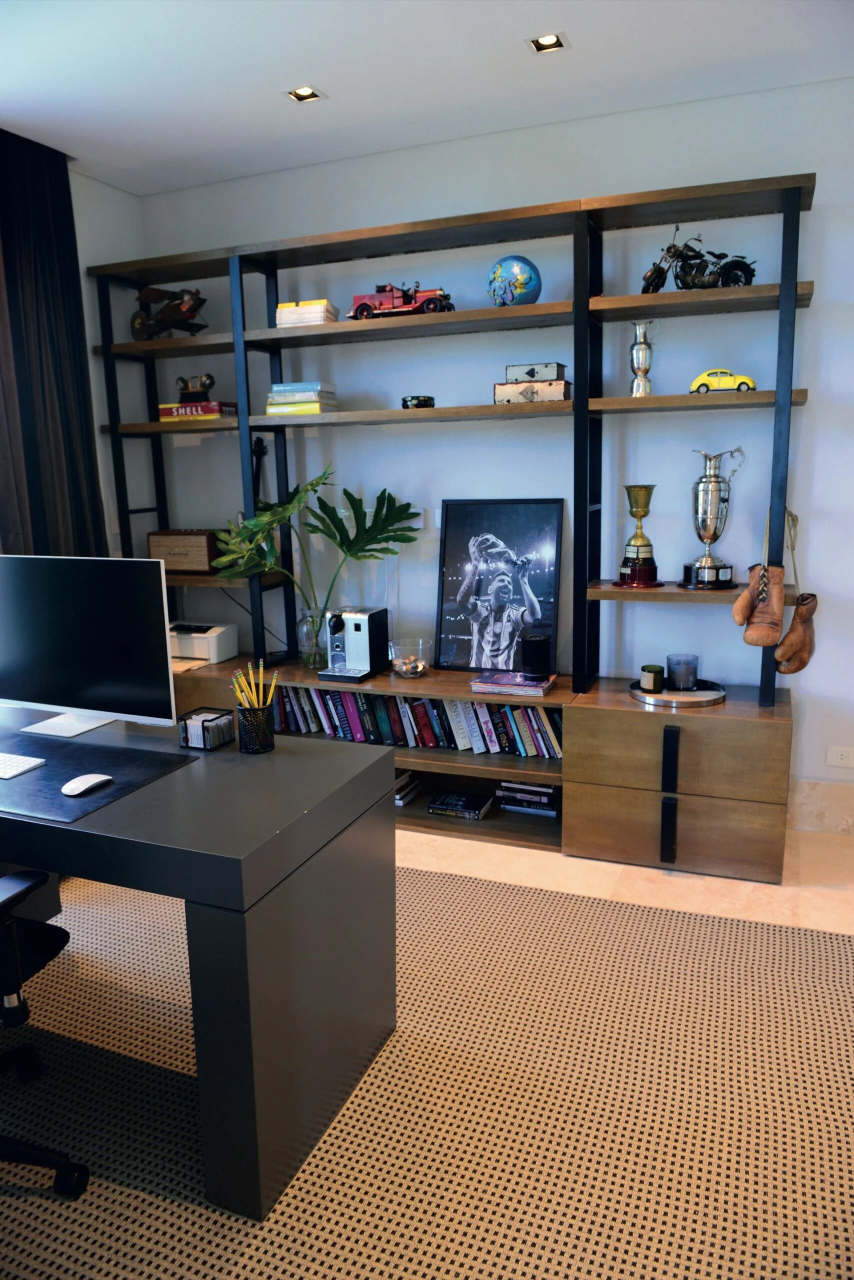 El spot de home office es el nuevo escritorio de los hogares. 