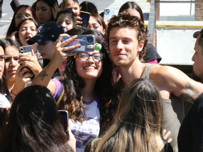 Las fotos de Shawn Mendes paseando por San Telmo