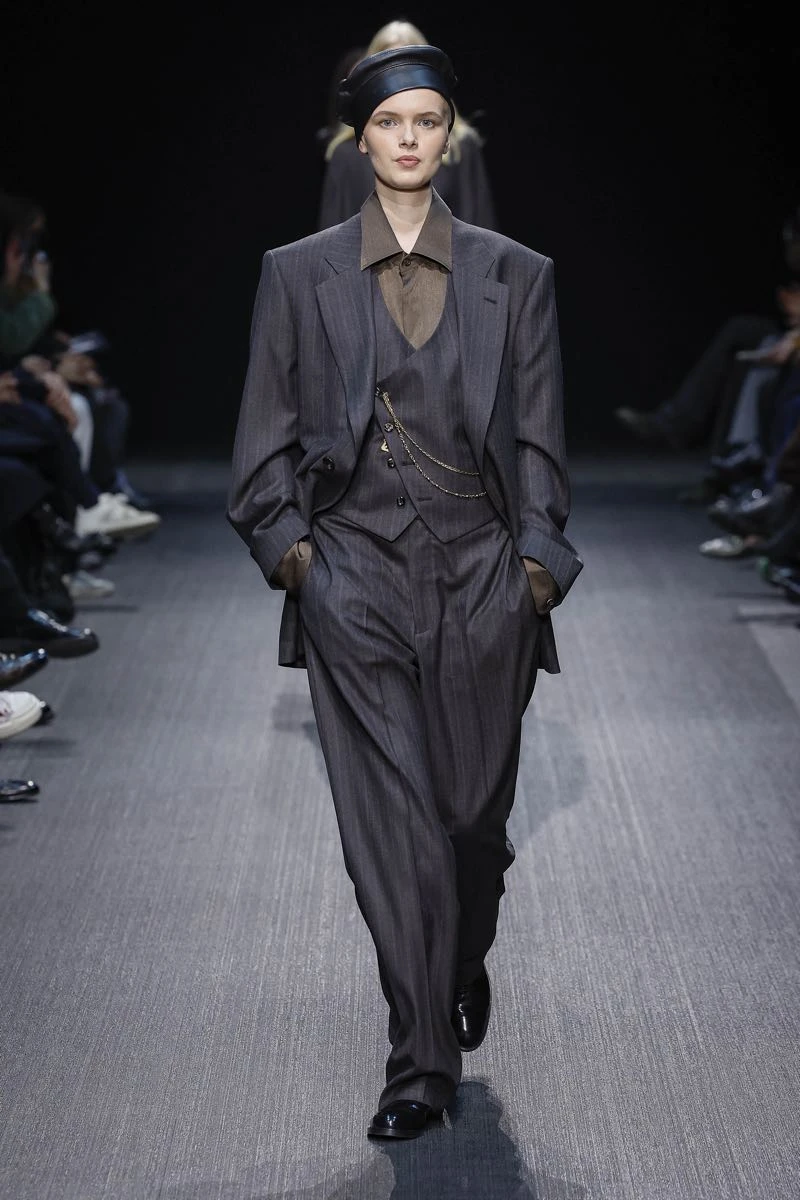Emporio Armani , otoño invierno 2025 en Milan Fashion Week.