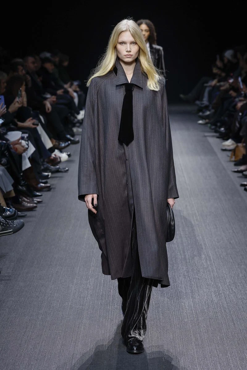 Emporio Armani , otoño invierno 2025 en Milan Fashion Week.