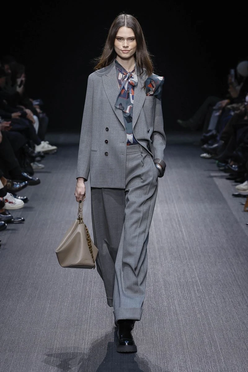 Emporio Armani , otoño invierno 2025 en Milan Fashion Week.