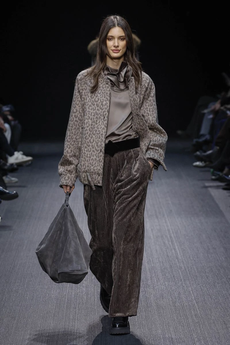 Emporio Armani , otoño invierno 2025 en Milan Fashion Week.