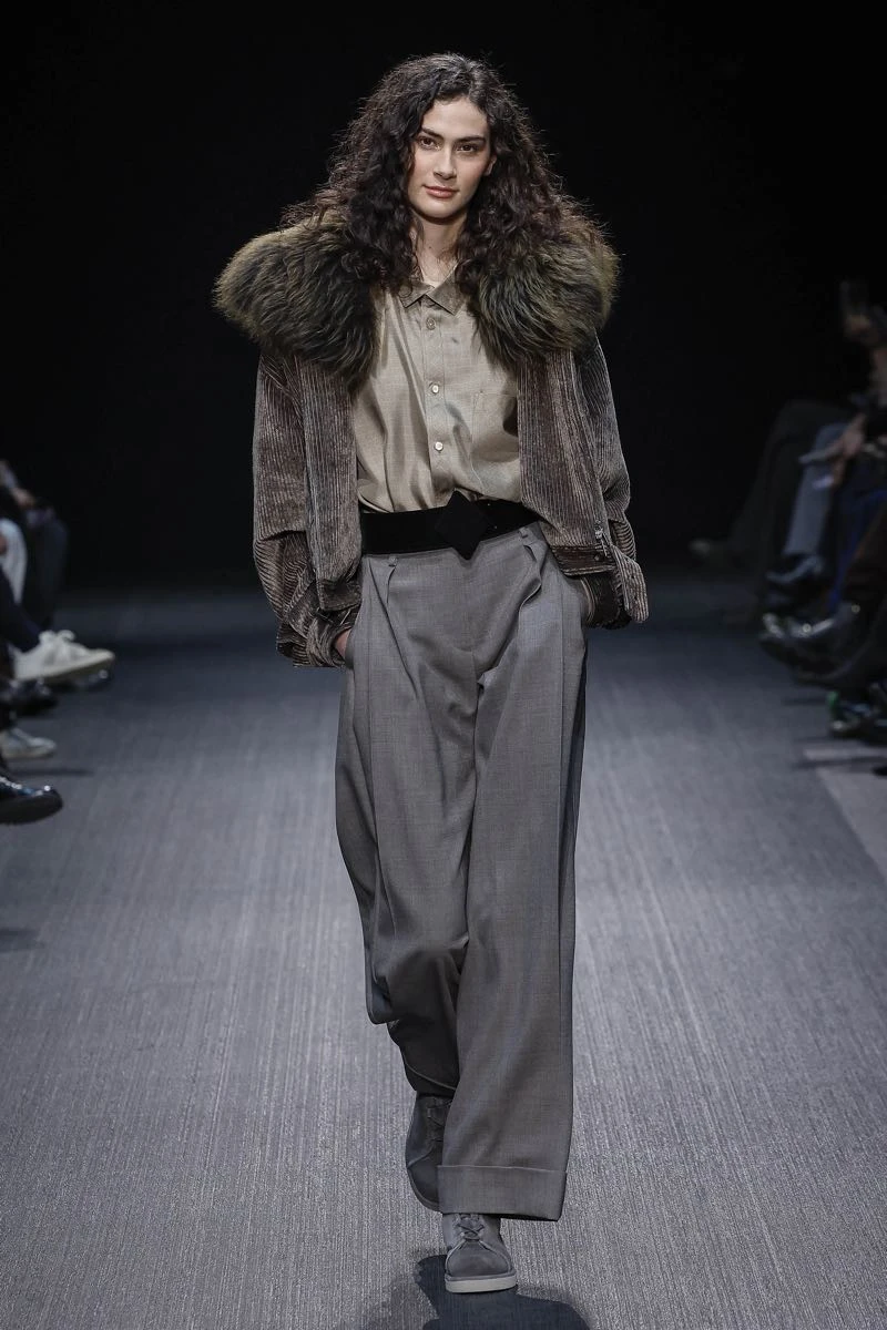 Emporio Armani , otoño invierno 2025 en Milan Fashion Week.