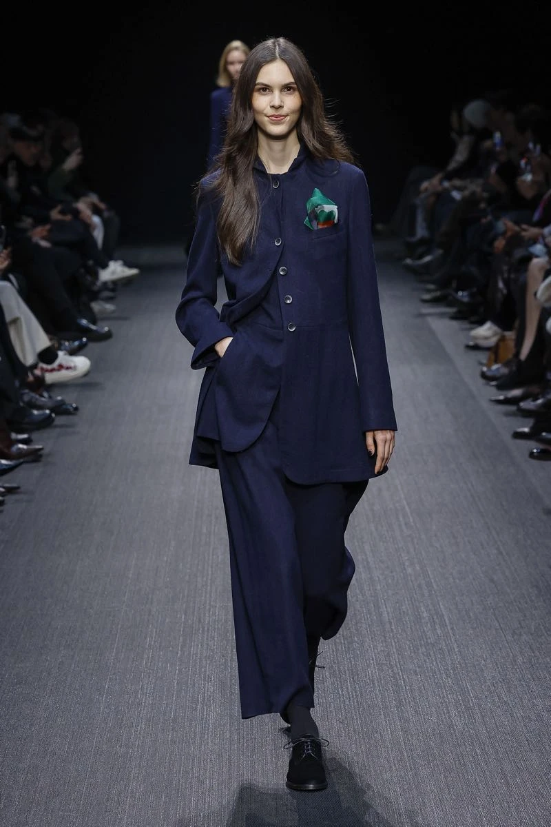 Emporio Armani , otoño invierno 2025 en Milan Fashion Week.