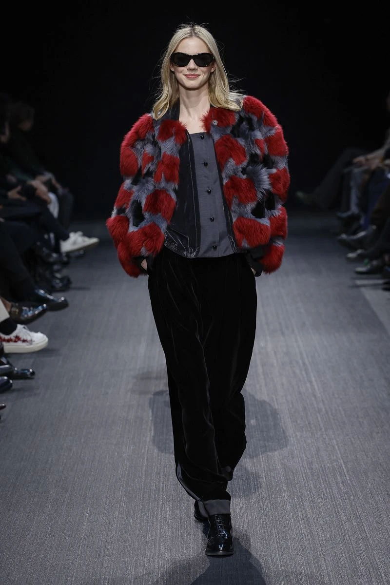 Emporio Armani , otoño invierno 2025 en Milan Fashion Week.
