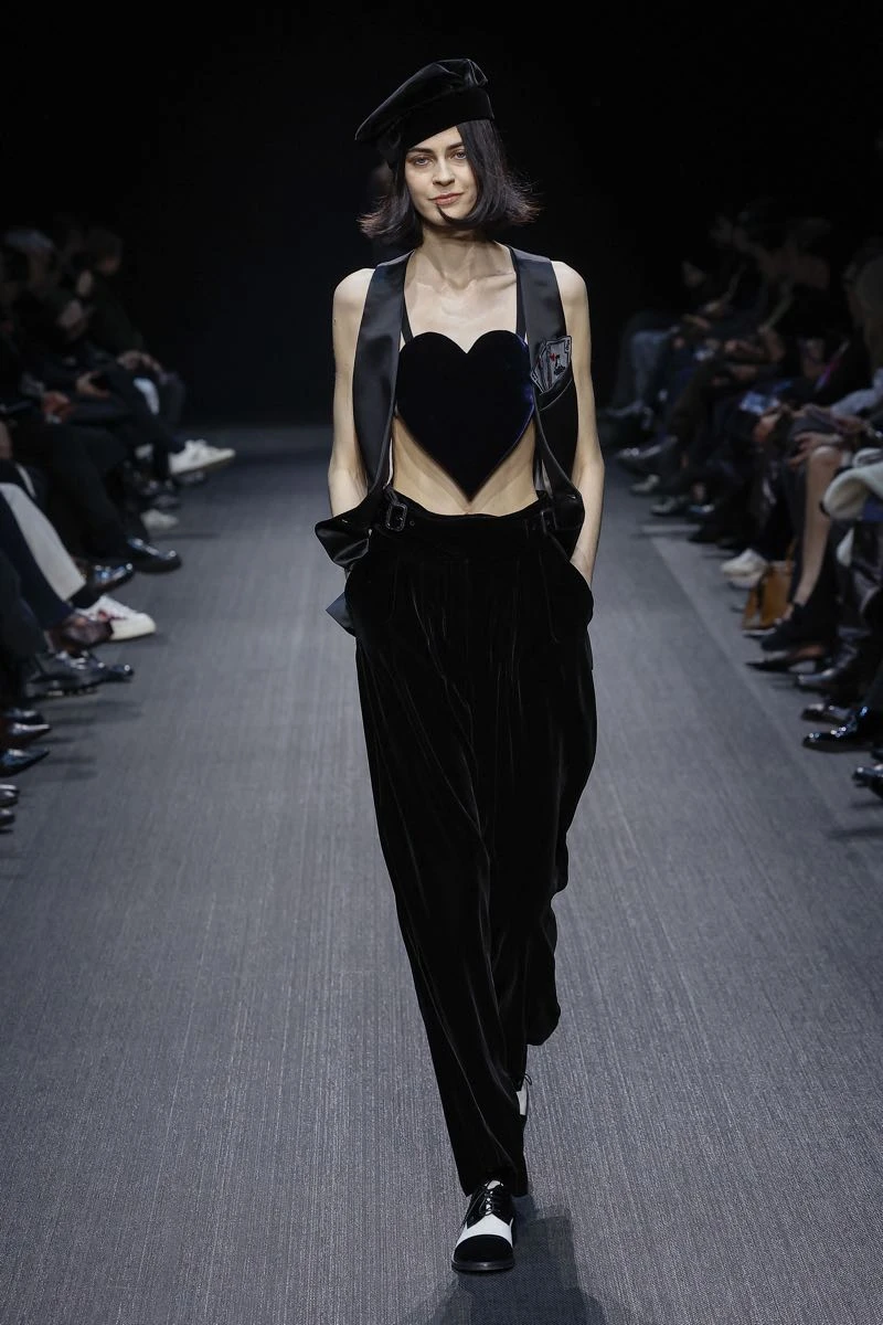 Emporio Armani , otoño invierno 2025 en Milan Fashion Week.