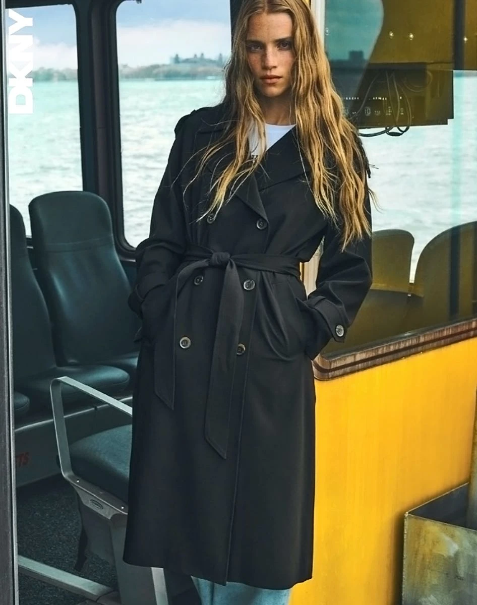 DKNY presenta su campaña de colección primavera 2025 fotografiada por Daniel Jackson.