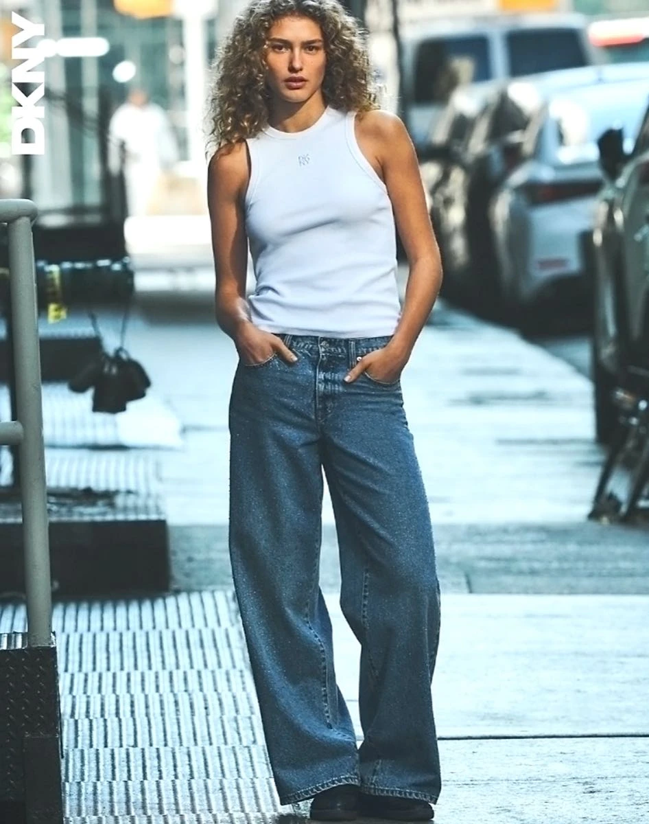 DKNY presenta su campaña de colección primavera 2025 fotografiada por Daniel Jackson.