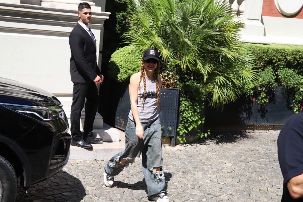 Shakira en Buenos Aires: el saludo a sus fans y una salida que dejó expectativas