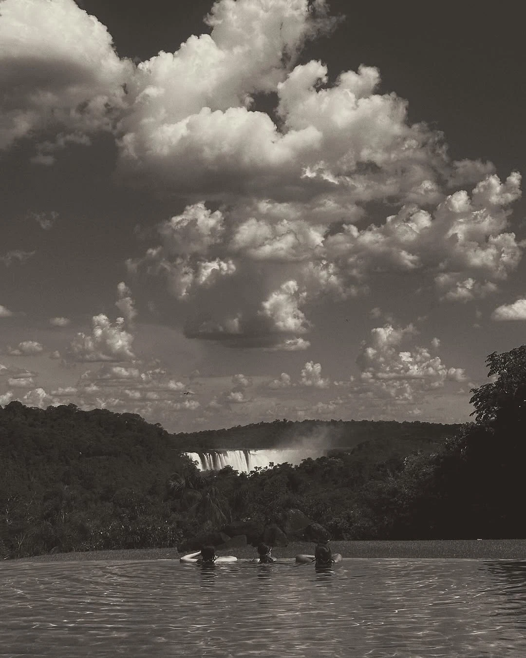 Las fotos de Eva de Dominici en Iguazú, con su abuela