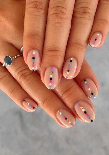 Dotting nail art
