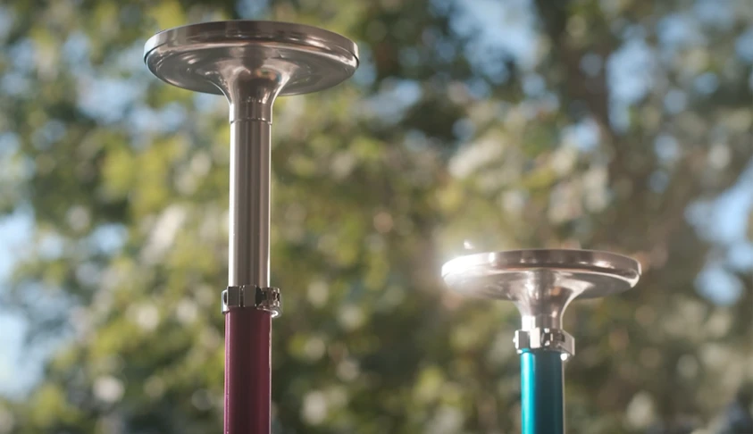 Jenik propone una singular reinterpretación del clásico Cenicero de Pie. 