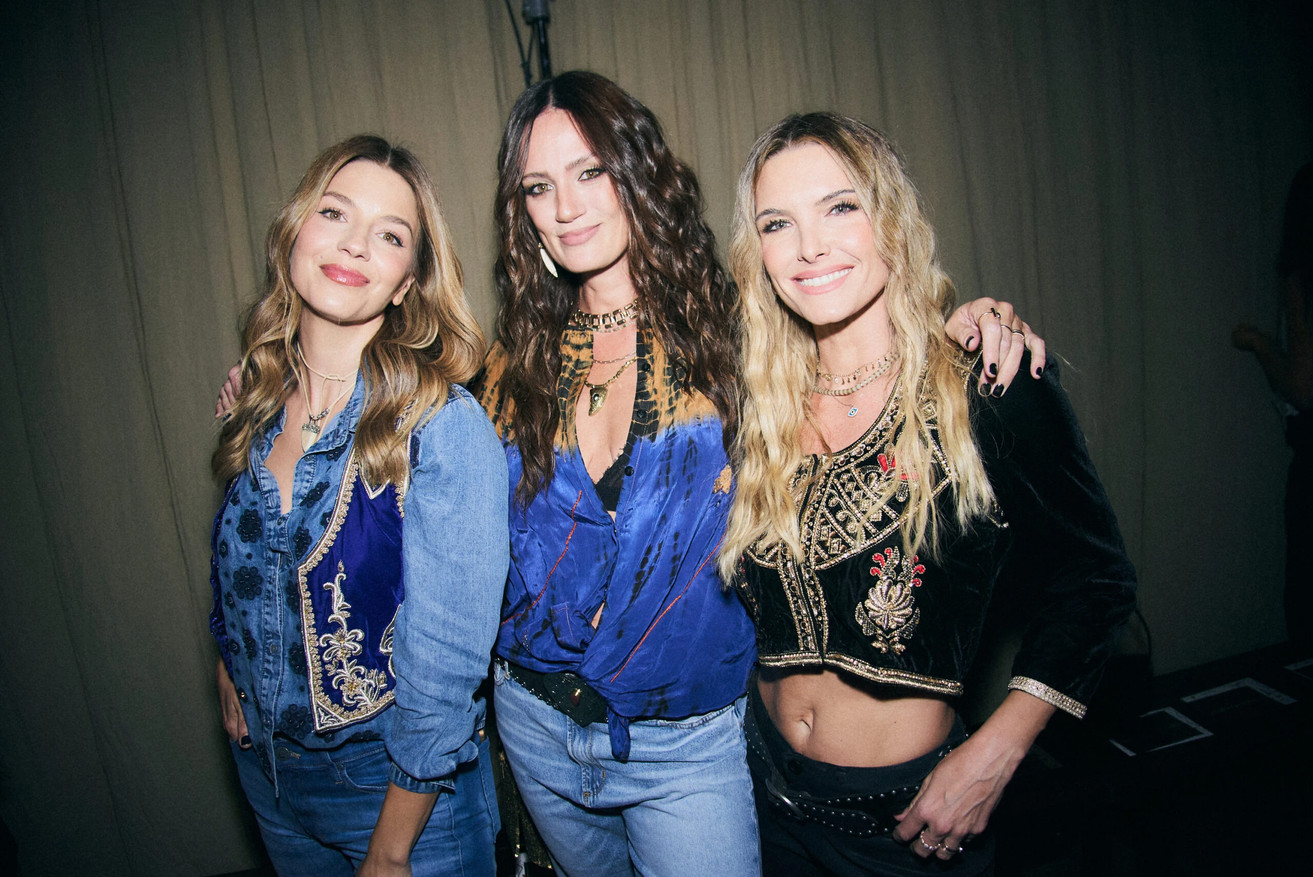 Marcela Kloosterboer, Paula Chaves y Sofi Zamolo_RapsodiaFW25 (8)