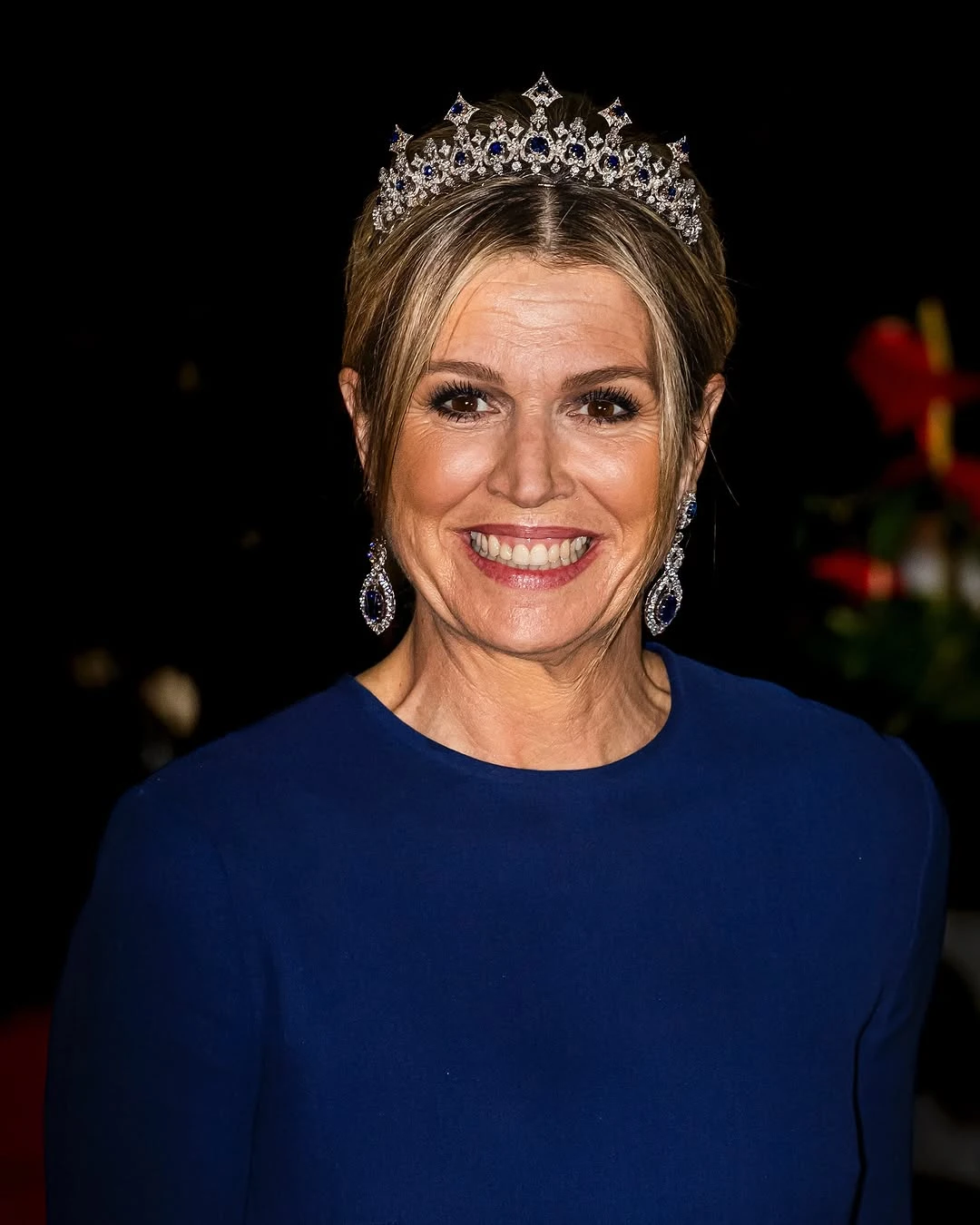 Máxima combinó su tiara favorita con un look azul y oro, para una gala en Kenia