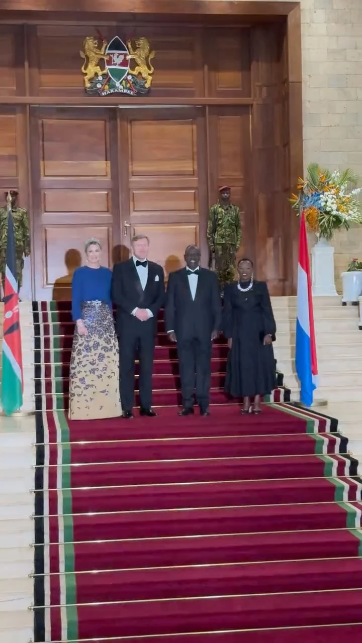 Máxima combinó su tiara favorita con un look azul y oro, para una gala en Kenia