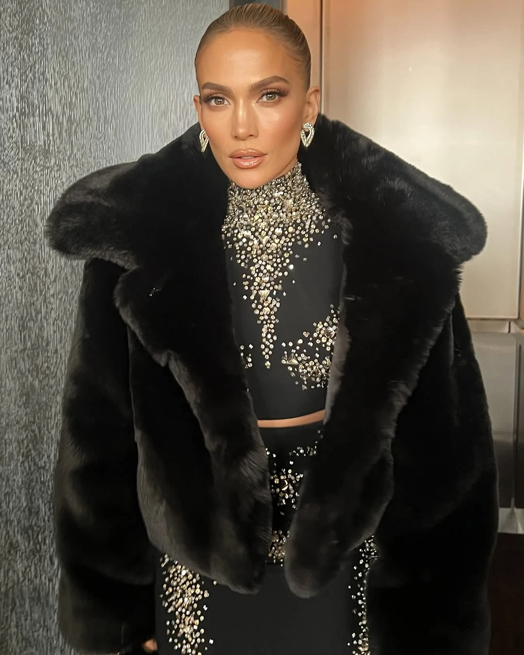 Jennifer Lopez lookeada para el estreno de "Othello"