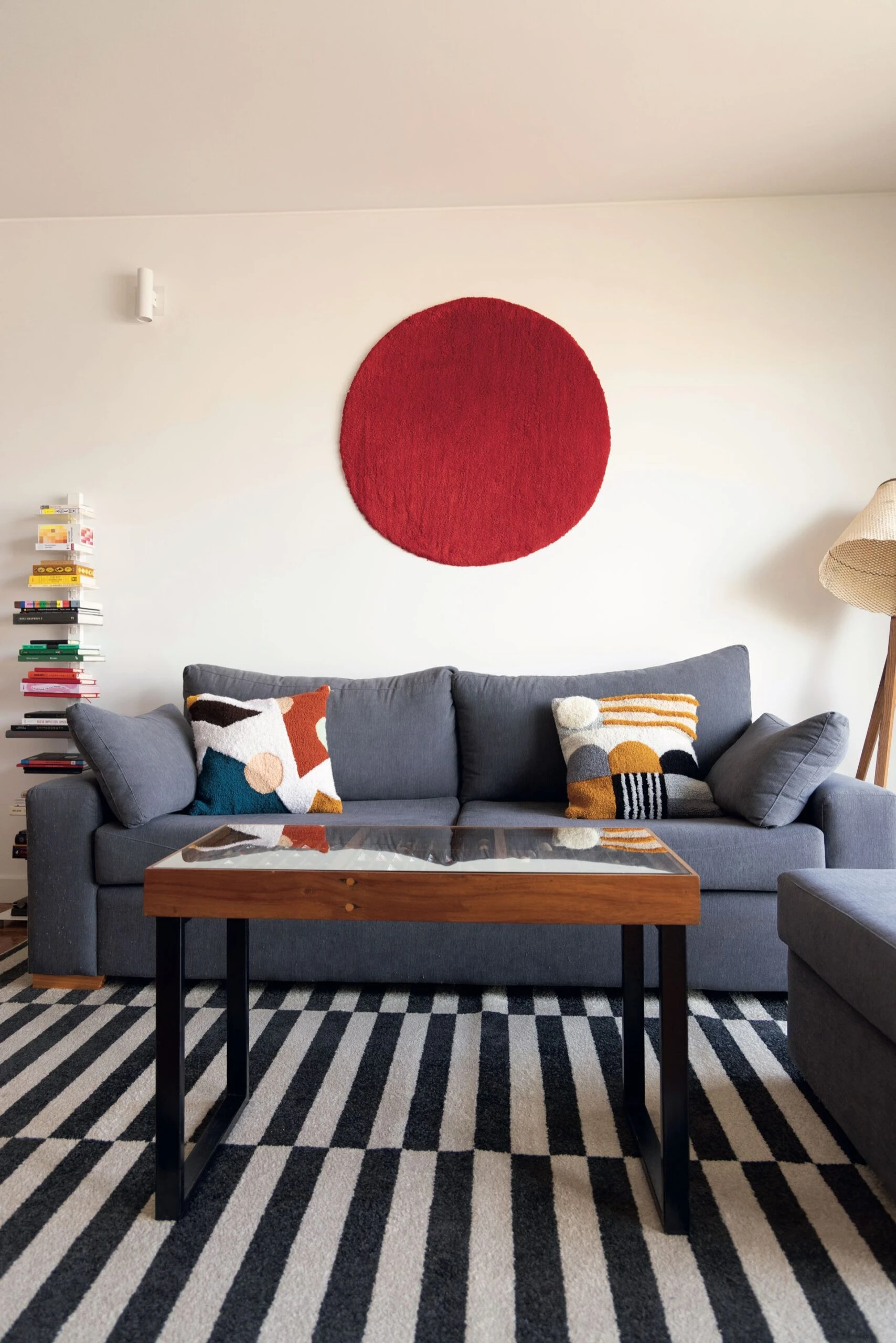 El living chic, moderno y oriental de Caro Bello. 