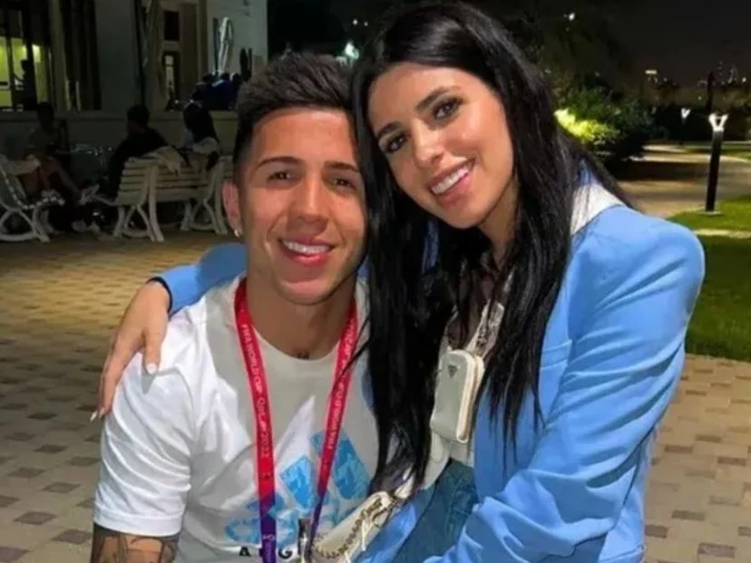 Enzo Fernández publicó una foto con sus hijos. Fotos: IG.