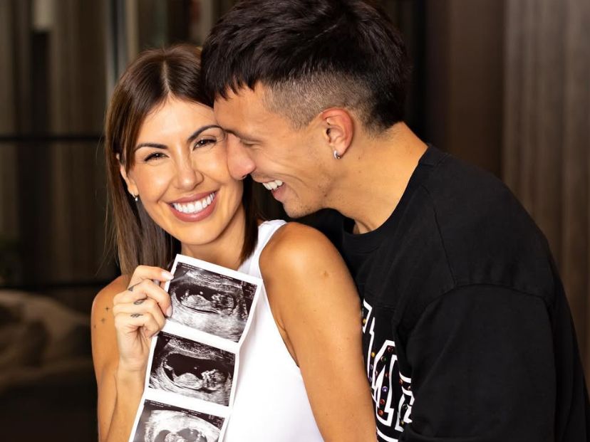 Nació Aurora: la primera hija de Lisandro Martínez y Muri López