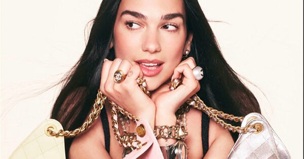 Estas carteras de Chanel protagonizarán los looks más chic de Dua Lipa