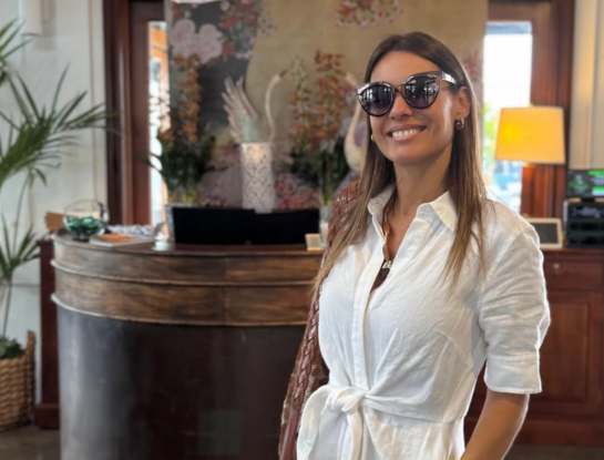 Pampita llevó la prenda comodín más chic de la media estación