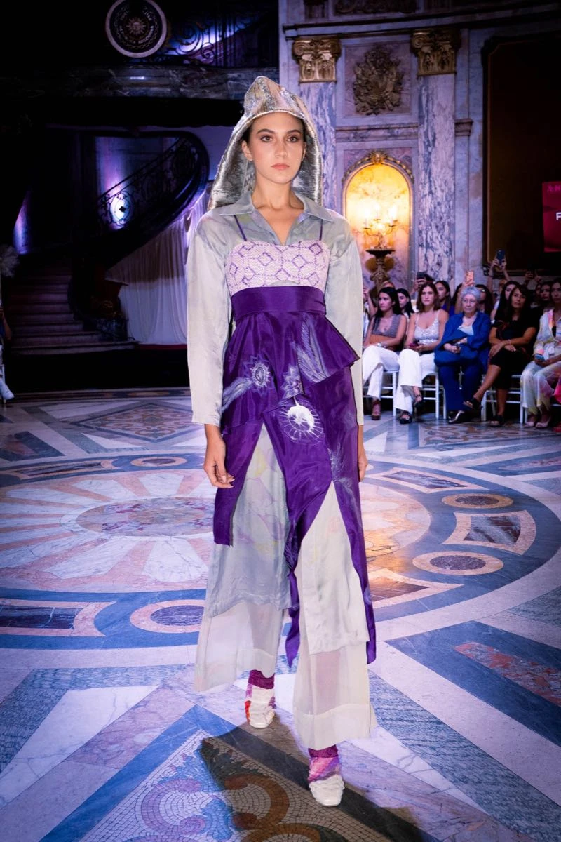 Desfile FABRICS of colours.