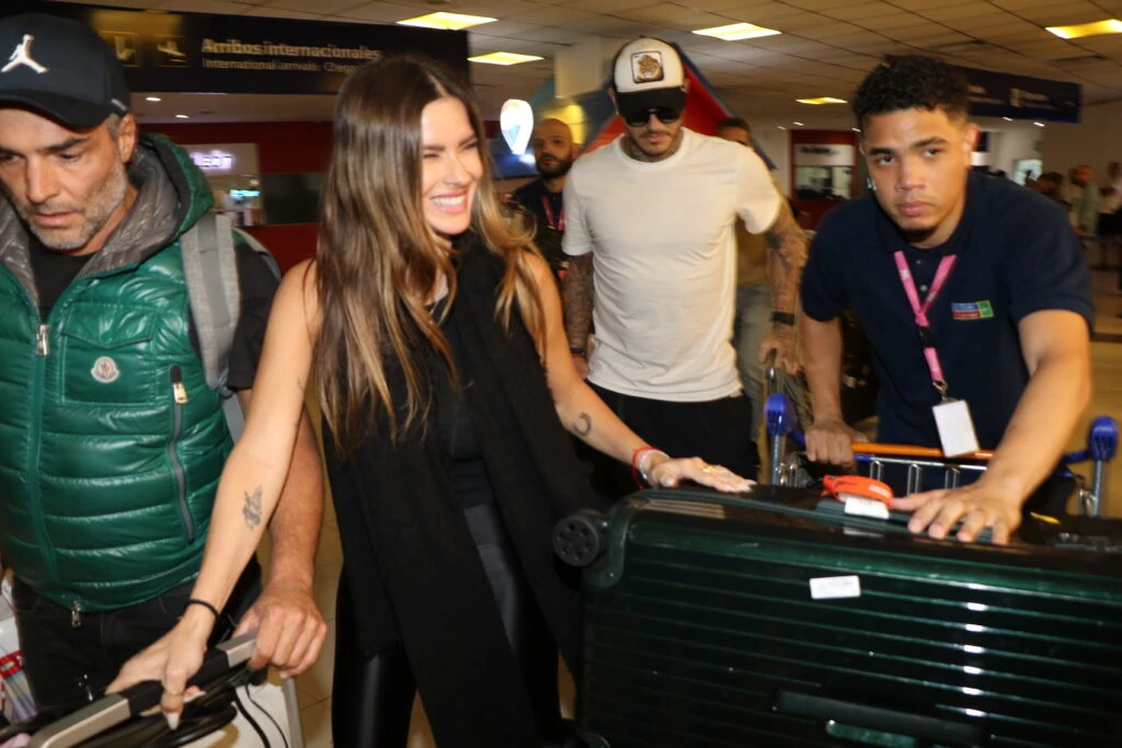 Las fotos de Icardi y la China Suárez en Ezeiza. Foto RS Fotos
