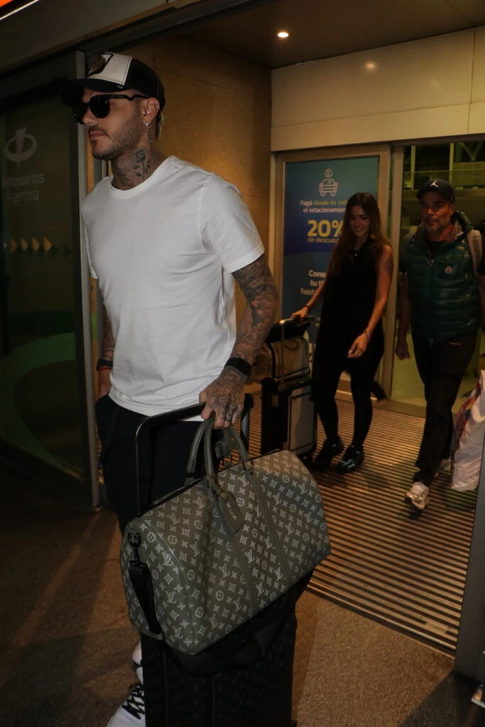 Las fotos de Icardi y la China Suárez en Ezeiza