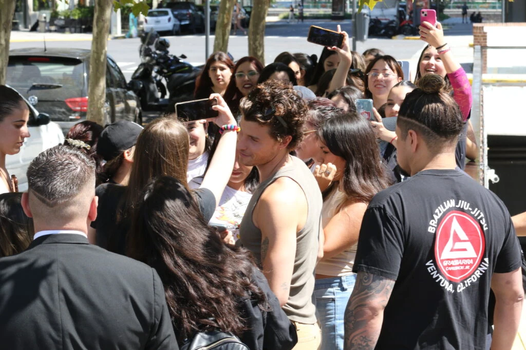 Las fotos de Shawn Mendes paseando por San Telmo